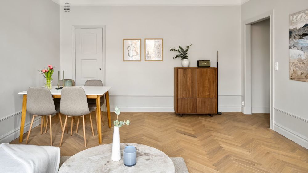 How to Clean Linoleum Floors Like a Pro: Tips and Tricks